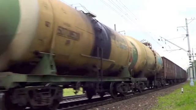 ВЛ10У-142 с грузовым поездом смотреть онлайн