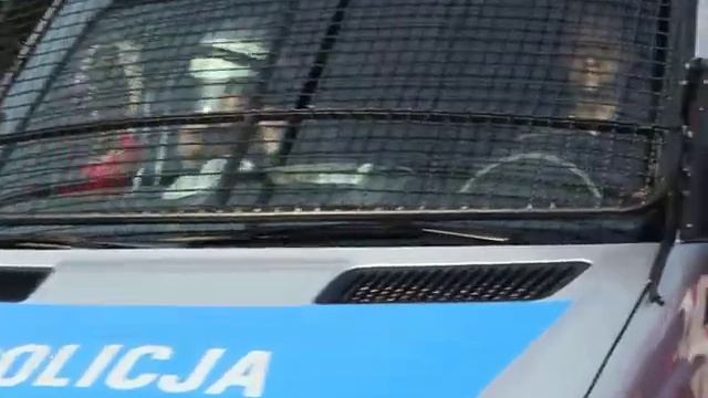 Полицейская машина едет смотреть онлайн