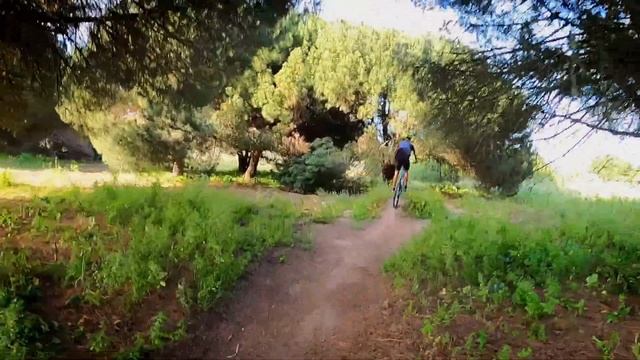 Kintal Bike Park- Berms, Berms and close call. смотреть онлайн