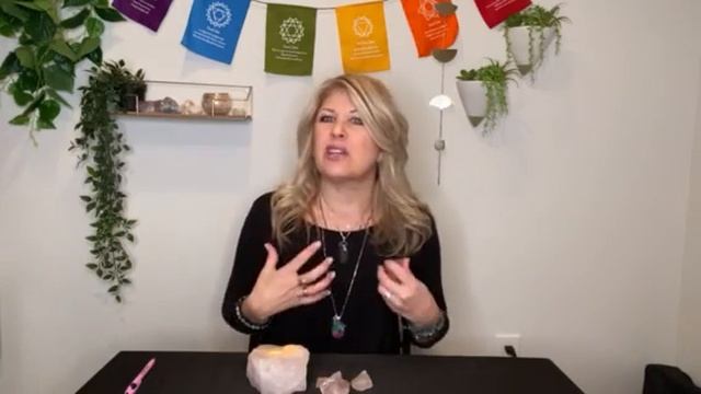 Rose Quartz - Crystals With Christy смотреть онлайн