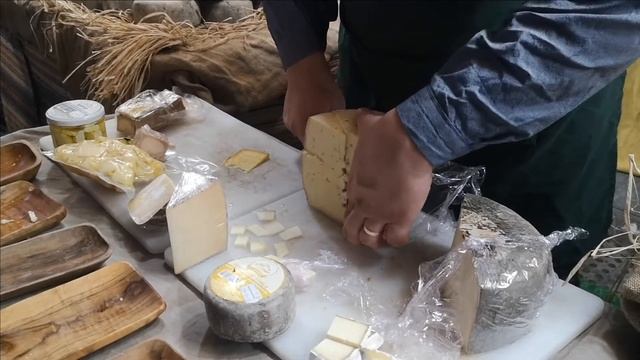 El mercado tradicional de San Blas de Ruzafa en Valencia. Ярмарка в квартале Ruzafa смотреть онлайн
