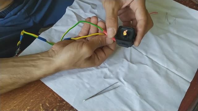 Как заменить лампочку в джойстике элзеркал Мерседес 190 w124 w201.Replacing the bulb in the joystick смотреть онлайн