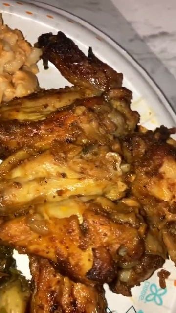 BAKED CHICKEN WINGS | BAKED MAC & CHEESE | GARLIC BRUSSEL SPROUTS смотреть онлайн