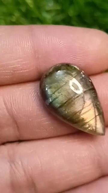 Natural labradorite cabochon, shape labradorite, moonstone #royalbluegmes #labradoritepalmstone смотреть онлайн