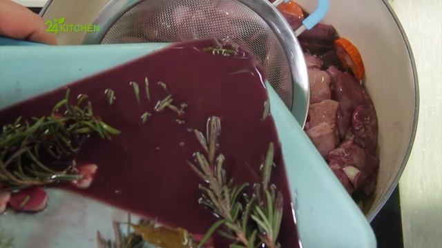 OS SEGREDOS DA TIA CÁTIA - COELHO À CAÇADOR смотреть онлайн