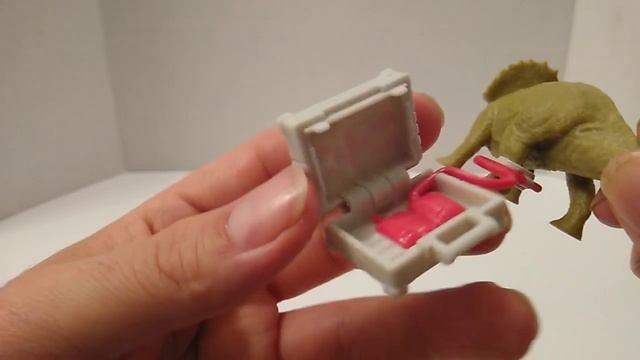 Jurassic World Fallen Kingdom wave three Zia & Triceratops смотреть онлайн