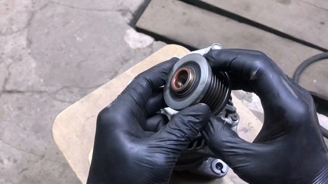 Замена обгонной муфты генератора (муфты свободного хода генератора) Мазда СХ- 3 смотреть онлайн