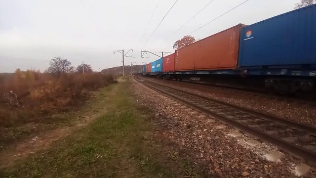 Электровоз 3ЭС5К-719 "Ермак" с контейнерным поездом. смотреть онлайн