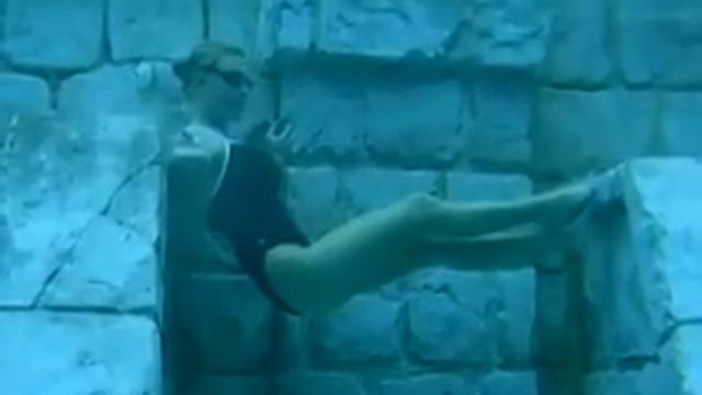 Mermaid Melissa Holding Breath 4 Mins 18 Sec Underwater 0001