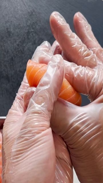 How to make Salmon Nigiri Sushi #shorts #sushi #salmon смотреть онлайн