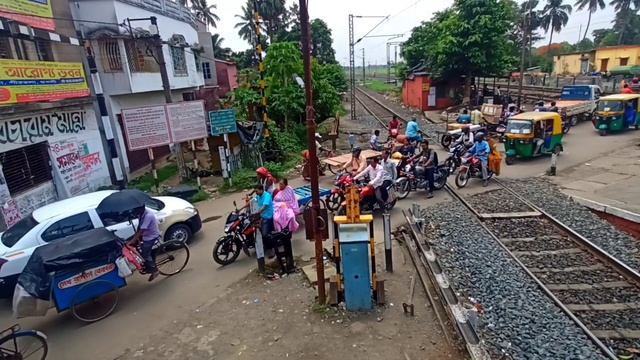 Brand New Colourful Aerodynamic EMU Local Train Dangerously Moving Out Balarambati Station Railgate смотреть онлайн