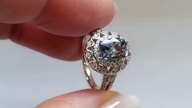 Кольцо с сертифицированным Purplish Blue танзанитом 1.70 ct (кушон 8х6мм), день смотреть онлайн