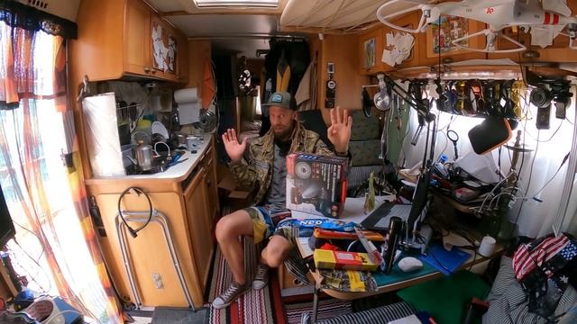 Понедельник День Подарков... смотреть онлайн