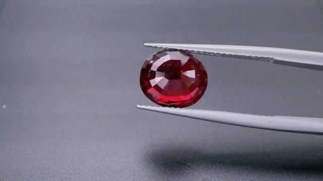 3.68 carat - Top Vivid Red Pigeon blood red Mogok Spinel смотреть онлайн