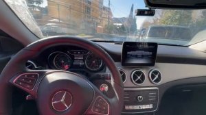 автоматическая парковка на Мерседесе CLA.