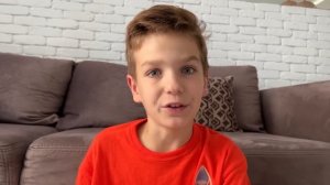 Марк в течение 30 минут безостановочно , спасает машины из непростых ситуаций.