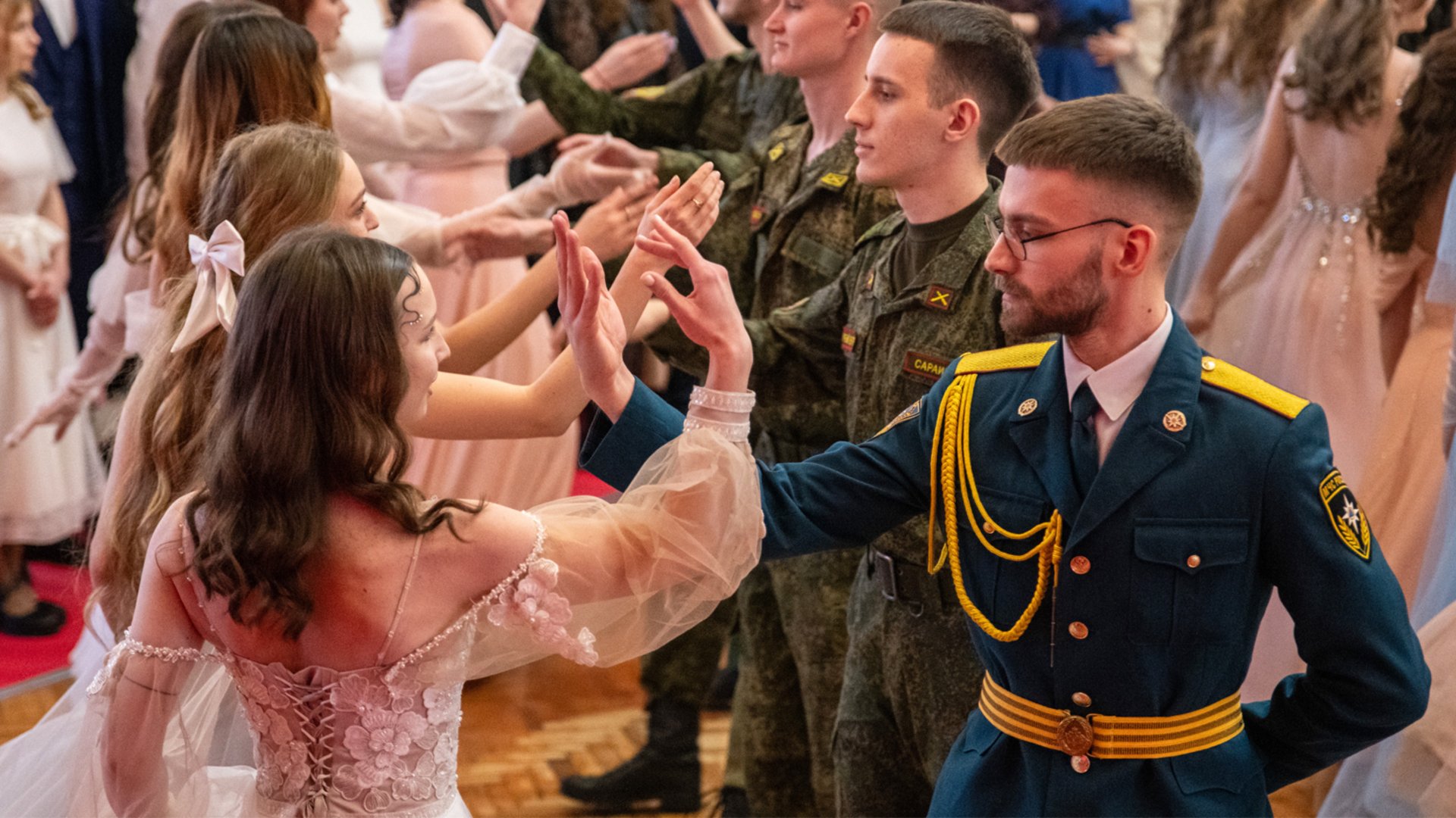 Русский вальс – Ректорский бал ВолГАУ смотреть онлайн