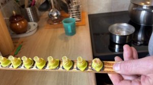 Изготовление восковых мисочек для выращивания маток