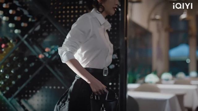 Cinderella, yang tidak pernah memakai solek, memakai pakaian haute couture dan mengejutkan bekasnya смотреть онлайн