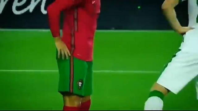 Ronaldo SLAPS player! смотреть онлайн