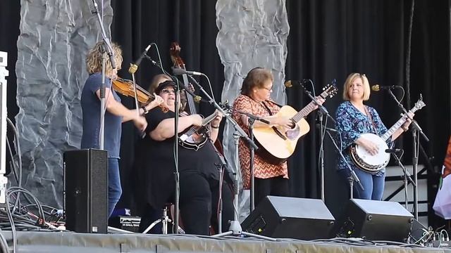 I Am A Lonesome Fugitive - Sister Sadie смотреть онлайн