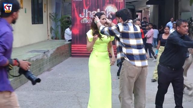 Malaika Arora Looking Beautiful Gorgeous Video Viral In Neon Dress | Malaika Arora Spotted смотреть онлайн