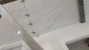 Лучший вариант оформления торца кухонного фартука. Бескаркасный короб для скрытия труб