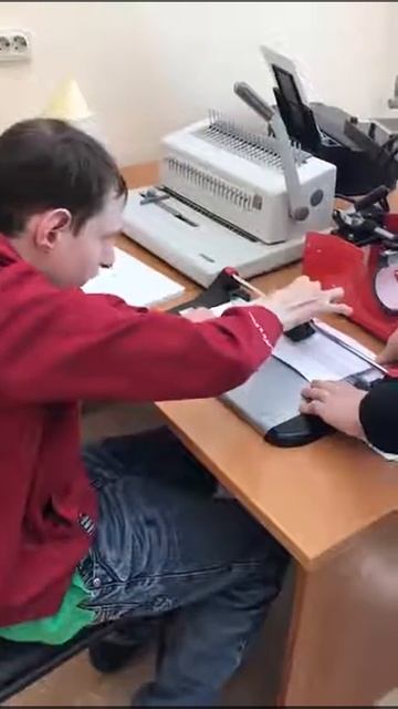 Смогу жить сам! Резка бумаги.Денис смотреть онлайн