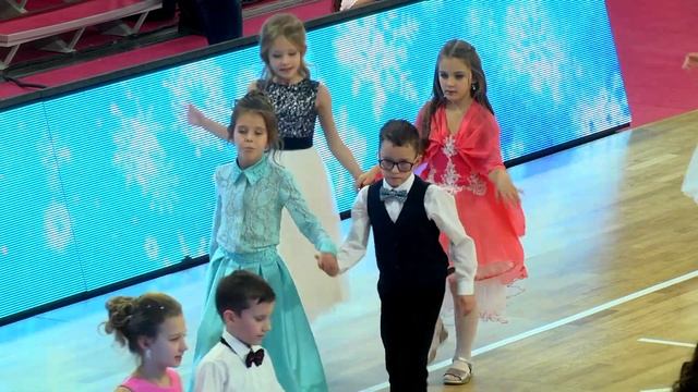 Бал Запорожского классического лицея(3Б класс) смотреть онлайн