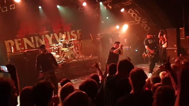 Pennywise - Bro Hymn [live in Hamburg] смотреть онлайн