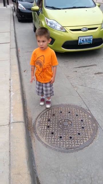 We found the Ninja Turtle lair! смотреть онлайн