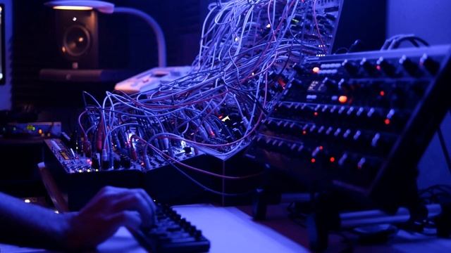 State Azure 'Blueshift' Ambient Modular Performance (Peak, Shapeshifter, E370, Vector, Braids) смотреть онлайн