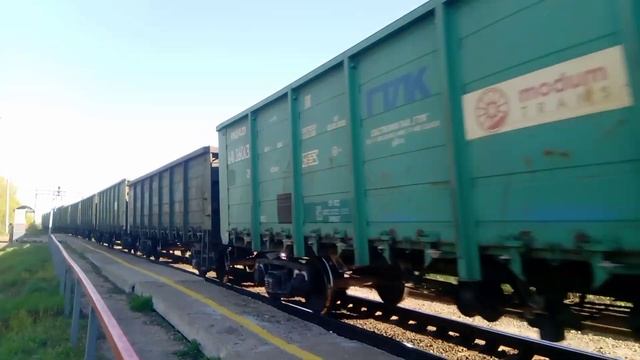 Грузовой поезд на полустанке Сельмаш 1 путь. #ржд #железнаядорога #поезд #тепловоз . смотреть онлайн