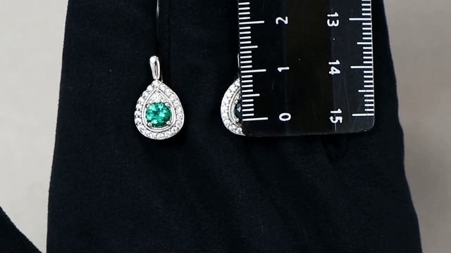 Серебряные серьги AQUAMARINE с фианитом и гидротермальным изумрудом А48359АГ смотреть онлайн