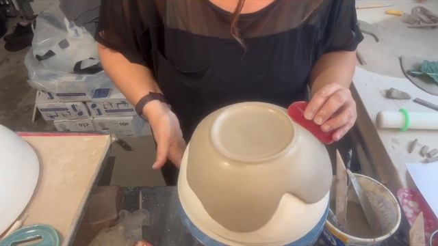 Handbuilding Demo - A Cucumber Leaf Bowl смотреть онлайн