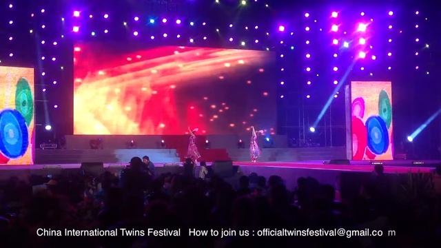 【Twins Show】Twins Sinkiang Folk Dance By ZhengZhi Twins