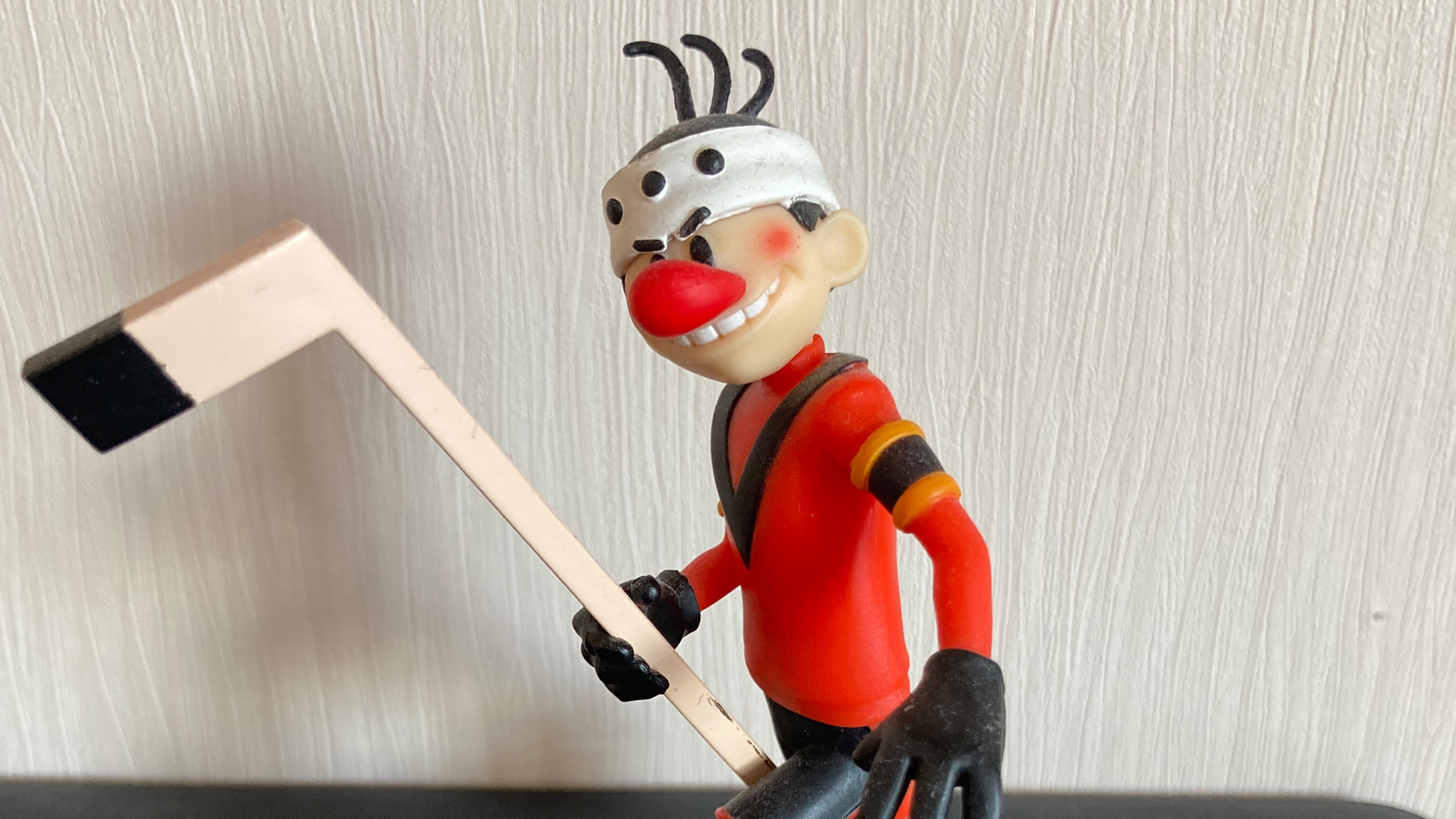 Игра в хоккей в ФОКе Красная горка между командами в светлой и тёмной форме от 22.02.2025г.,в 22:00