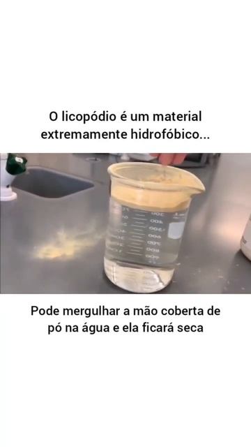 LICOPÓDIO É HIDROFÓBICO E NO EXPERIMENTO NÃO DEIXA A MÃO MOLHAR! смотреть онлайн