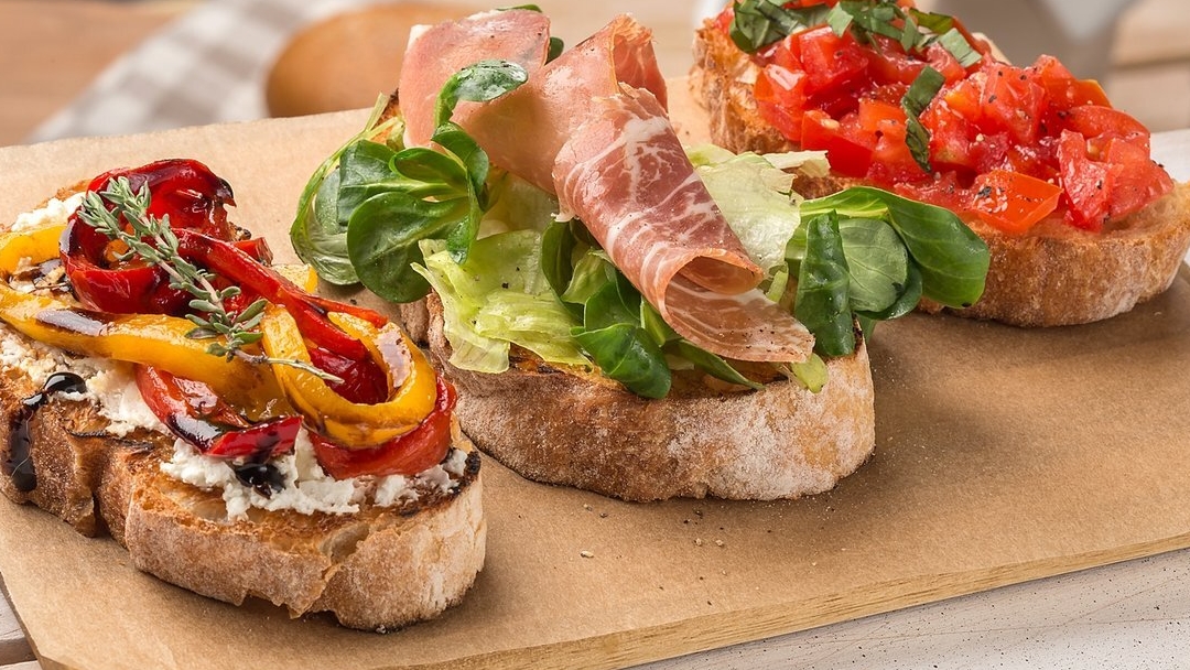 ГОРЯЧИЕ ТОСТЫ С НАЧИНКОЙ смотреть онлайн