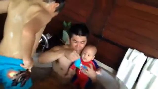 Gohan Goten play in bath tub смотреть онлайн