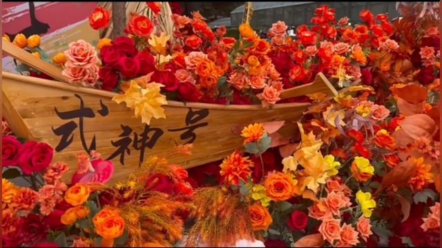 Дэн Лунь / Deng Lun / 邓伦 К ресторанам Сокровища стекается море цветов и инсталяций от фэнов к 1006 смотреть онлайн