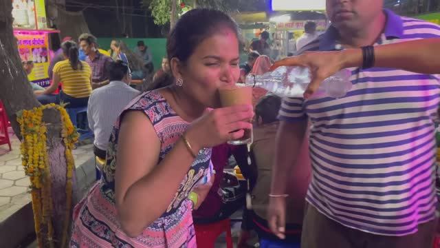 Знаменитая газировка Bazooka из Индора | Индийская уличная еда смотреть онлайн
