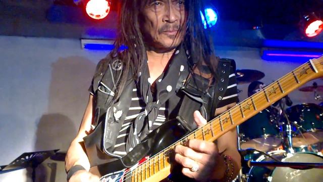 Lam Morrison 04 03 2014 The Loner, Gary Moore cover Blues Factory Pattaya смотреть онлайн