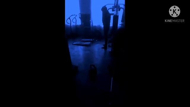 вночі кабан розмовляє по телефону смотреть онлайн