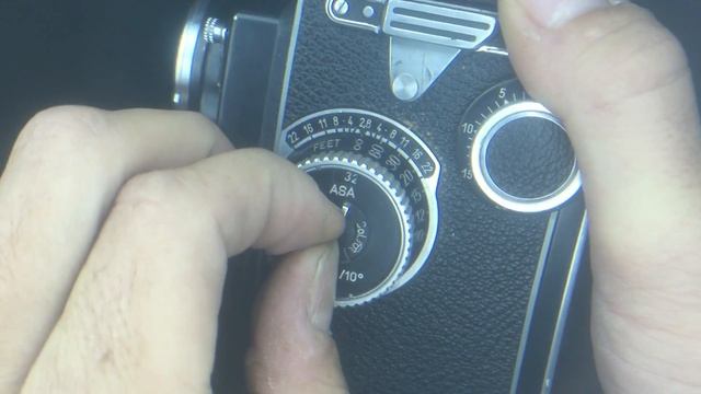 Rolleiflex 2.8 vs. 3.5 vintage camera review смотреть онлайн