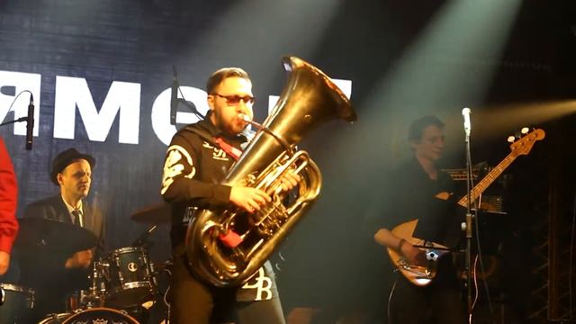 "Stabborn" (Упрямец) Live смотреть онлайн