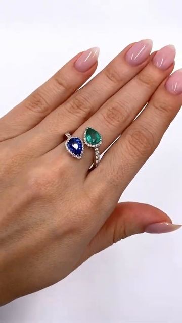 Золотое кольцо с изумрудом и сапфиром смотреть онлайн