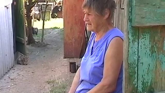 В Новосёловке, во двор семьи Барановых упали два снаряда смотреть онлайн