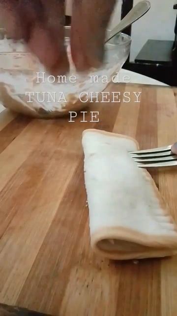 How to make home made CHEESY TUNA PIE #Shortvideo смотреть онлайн