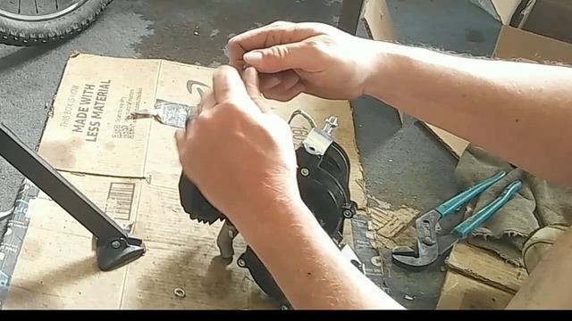 29 inch motorized Mongoose pt2-installing the kit смотреть онлайн